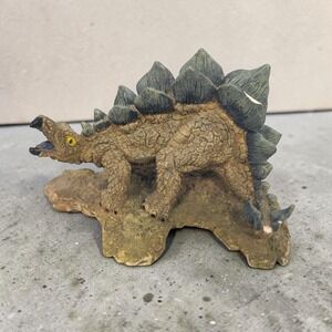 VTG Noteworthy Stegosaurus Dinosaur Figurine 4.5" Resin Rock Base 1991